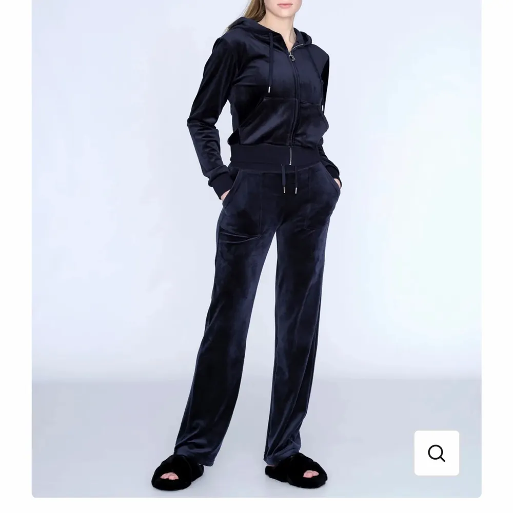  Hej jag söker ett par mörkblå byxor med fickor I storlek xs Max 600 kr. Jeans & Byxor.