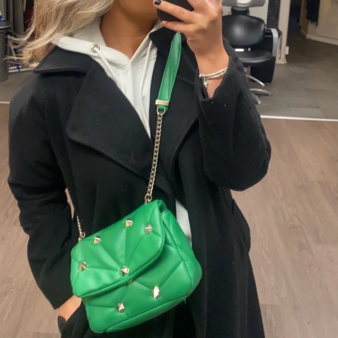 Grön väska med nitar💚🐢🐸
