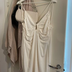 Klänning hm - Helt ny klänning från hm! Endast provad på sitter bra inte alls genomskinlig! 💓💓💓