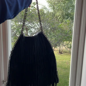 Väska  - Skit fin Stella McCartney väska⭐️köpte den second hand⭐️den är i väldigt bra skick 