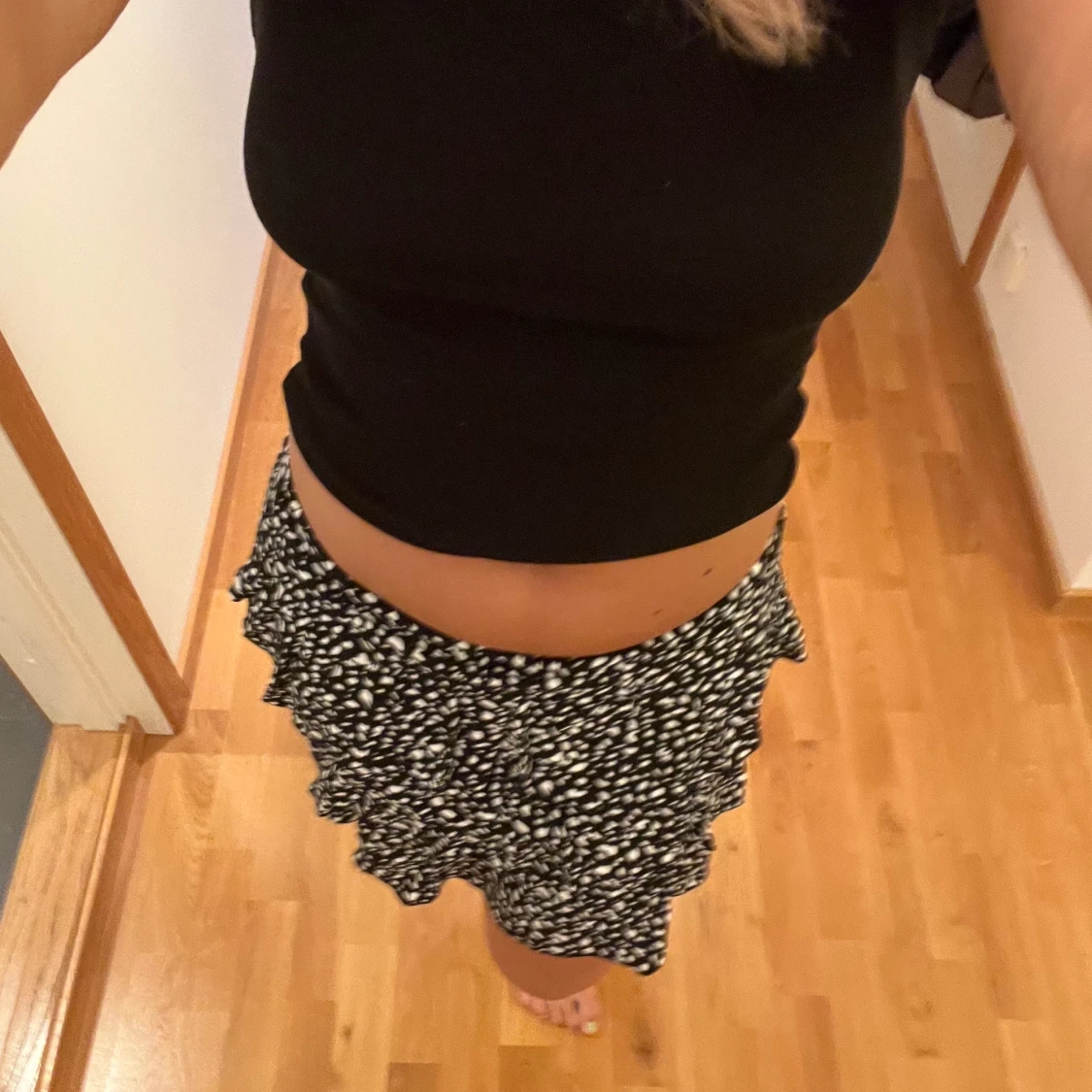 Svart prickig kjol - 90