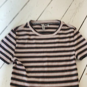Topp från hm med ränder på  - Storlek xs