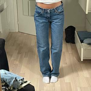Säljer mina oanvända arrow jeans från weekday i storlek 25/32 då de inte kommer till användning. Superfin tvätt!!