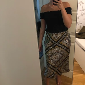 Kjol - Mönstrad kjol, väldigt bra skick! 