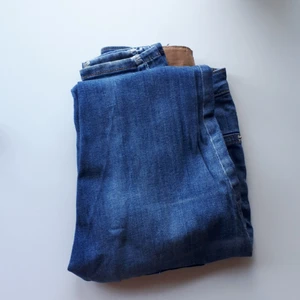 Gina tricot molly jeggings skinny jeans - Jeggings/Skinny jeans från gina tricot, highwaisted💙 Säljer även lowrise 😇 Kan förhandla om priset vid snabb affär 💙 Storleken är M, men passar även S om man knte vill ha för tajt!