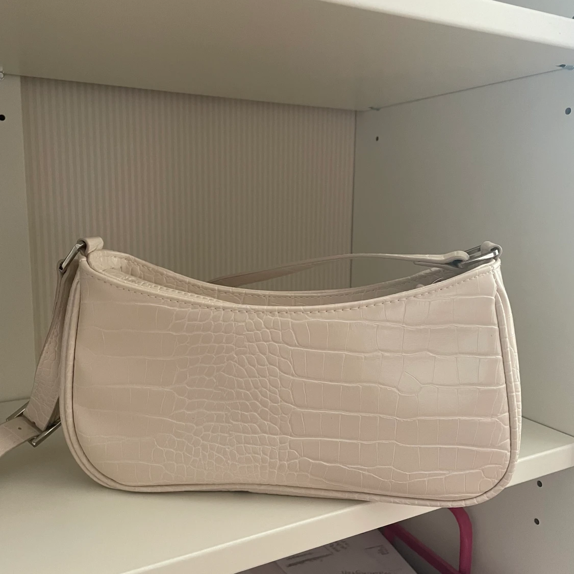 cremevit väska  - 90