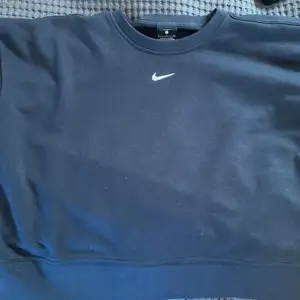Jättefin sweatshirt från Nike, nästan aldrig använd💘 full pris 600kr