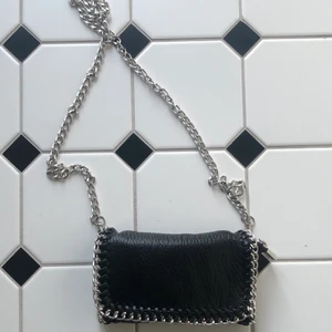 Tiamo väska - Säljer min snygga tiamo väska köpt för något år sen 💓 fortfarande i super bra skick 🫶🏼 