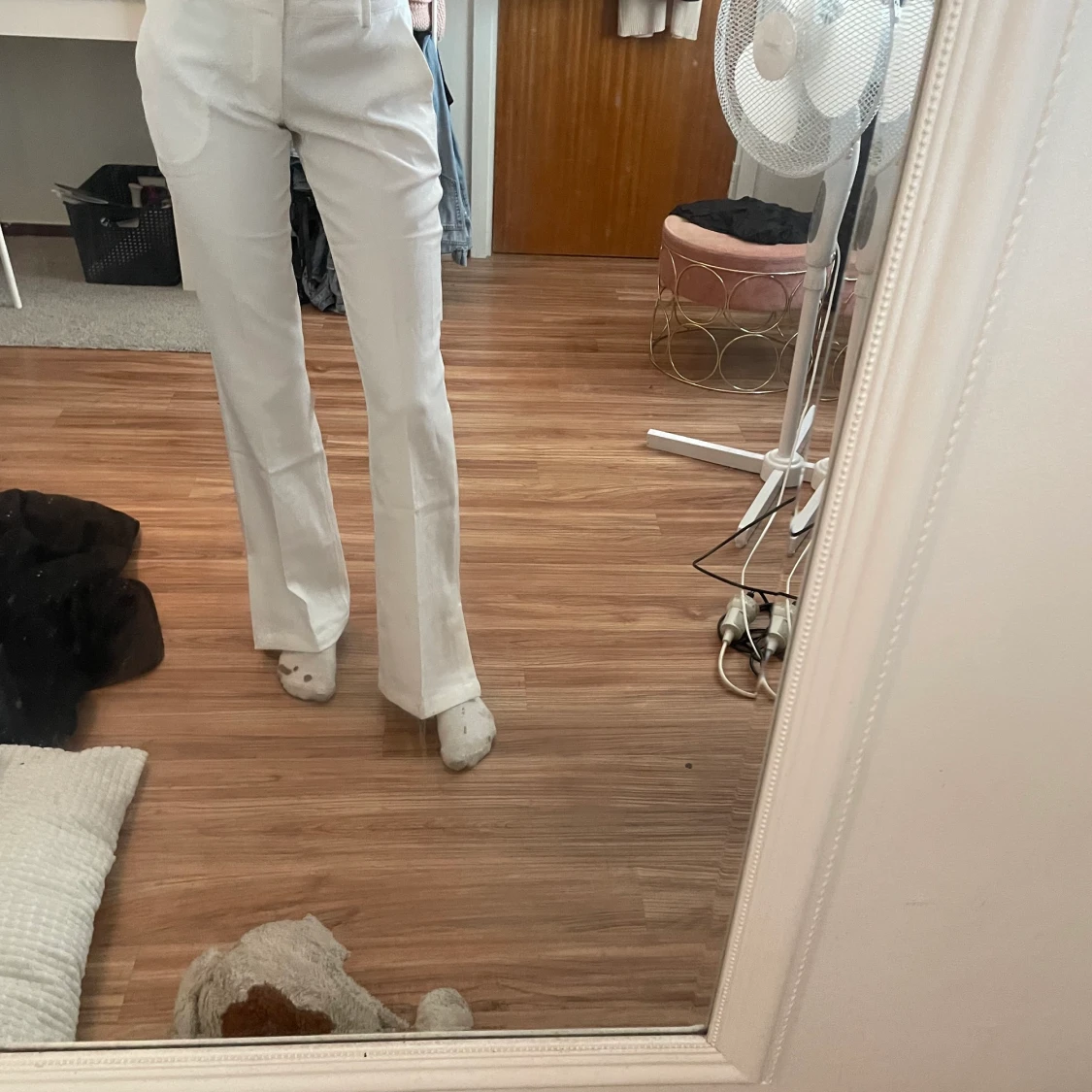 Lågmidjade vita kostymbyxor  - 90