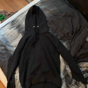 Hoodie - Svart hoodie från lager 157🫶🏻