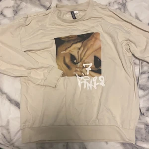 Ariana Grande tröja - Gullig och mysig ariana grande merch i storlek S! 