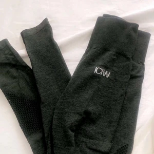 ICIW  - Mörkgröna ICIW tights. Storlek XS/S. Aldrig använda. Tags finns kvar. Köpta inne på SATS.