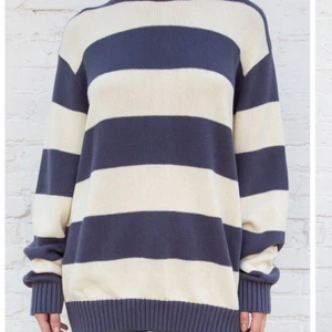 Brandy melville tröja - Säljer för att den inte används, knappt använd, inte inkl. frakt