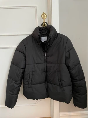 Pufferjacka - Strl 34 Aldrig använd