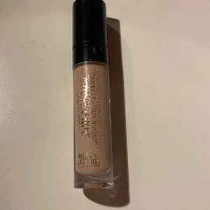 Concealer  - Säjer denna tecnic concealer för att den är för mörk på mig