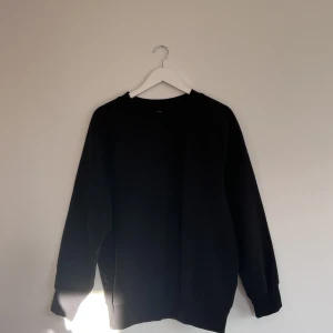 Sweatshirt svart H&M oversize - Nyskick! Storlek S men väldigt oversize 