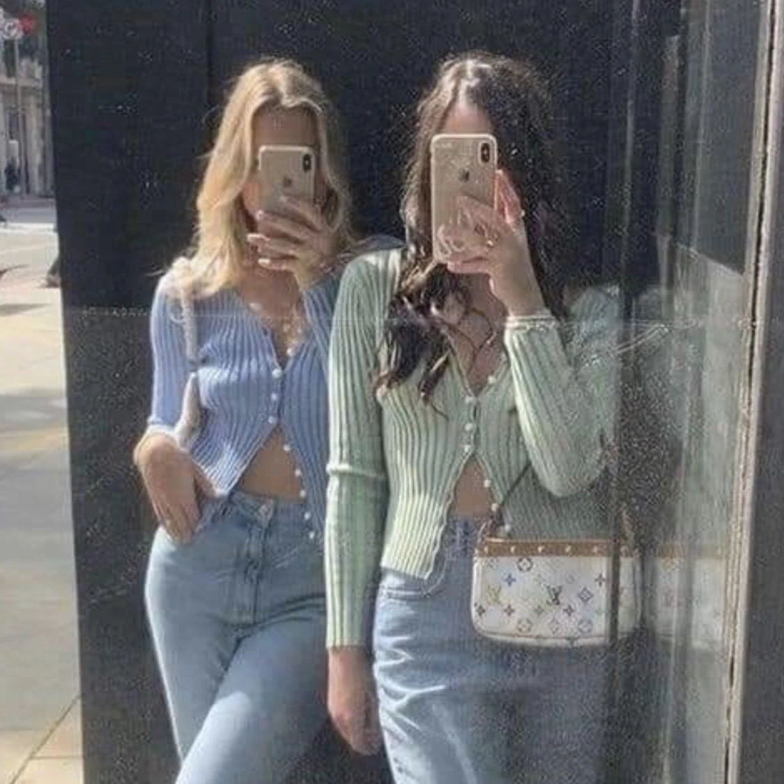 Trendig ribbstickad tröja