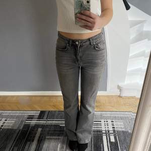Intressekoll på dessa midwaist jeans från Gina tricot i storlek 36💙