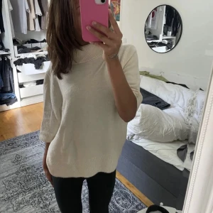 Polo stickad topp - Köpare står för frakt. Strl M men passar mindre🫶🏼