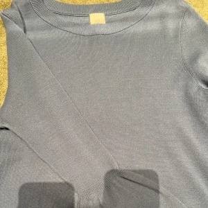 Trekvartströja  - Superfin trekvartströja från hm! Går inte att få tag på längre, alldeig används sp i väldigt fint skick💖säljer för stt den inte kommer till användning 