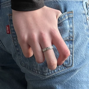 Ring - BIRKASTADEN Rosor 149kr Storlek: 17 mm  Fraktar för 29kr eller möts upp vid Östra Reals gymnasium 🤍