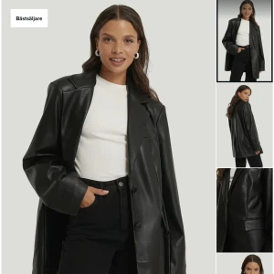 Läderjacka  - Läderkavaj från nakd, i storlek 34. Använder fåtal gånger å är i nyskick☺️Nypris är 799