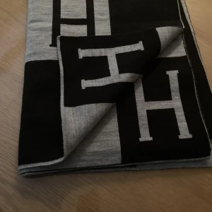 Ny  - Ny halsduk 300kr