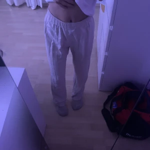 Linne byxor 💓💓 - Säljer mina linnebyxor då jag inte har användning för dom pågrund av att jag har ett par andra. 💓💓 bra skick nästan aldrig använda 