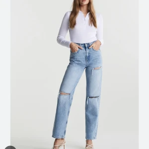 Staight leg jeans - Säljer dess oanvända Jens i modellen 90’s staight ifrån Gina tricot då jag råkade beställa fel storlek