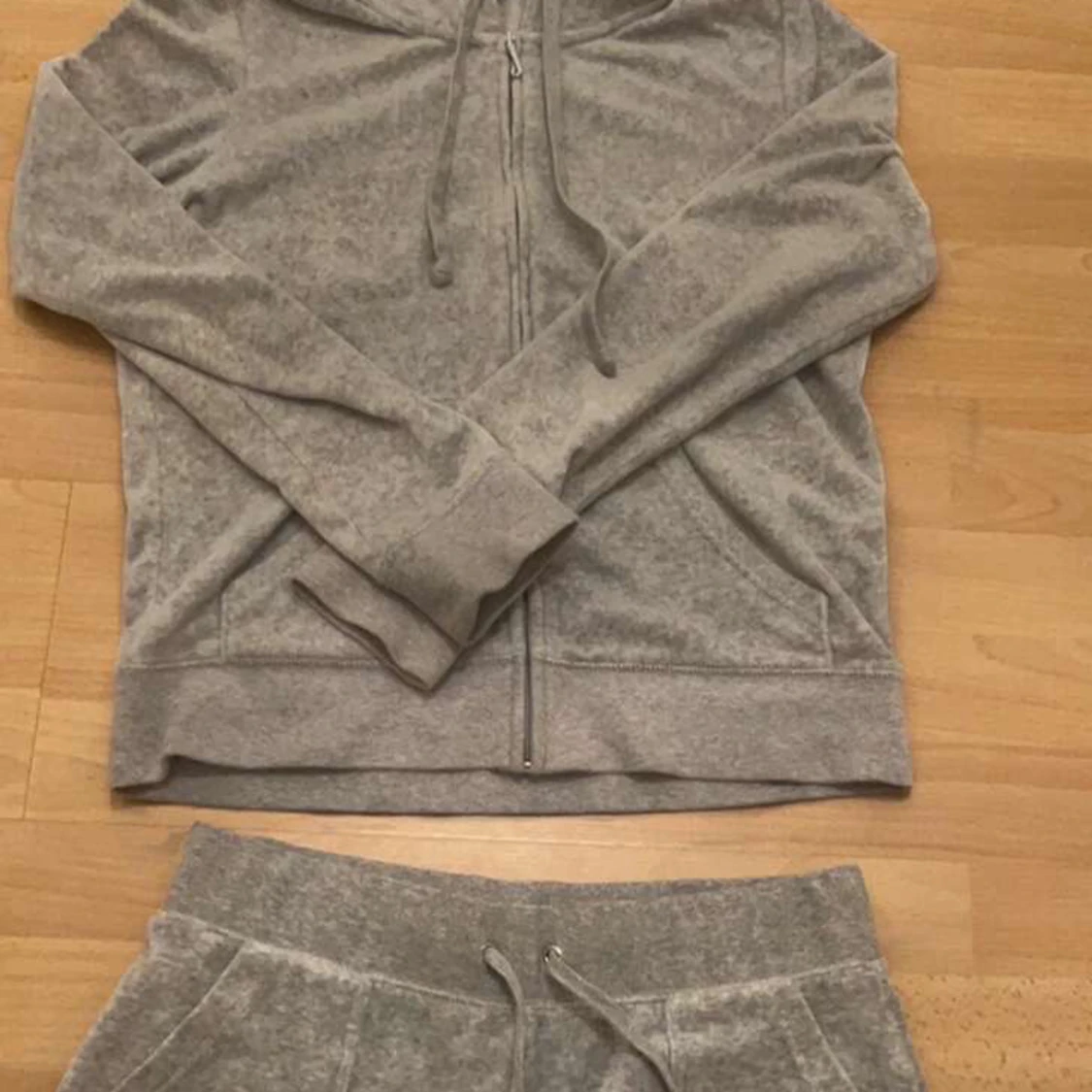 juicy couture dress i grå