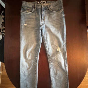 KARVE Jeans  - Jeans från Carlings märke KARVE. Pm för frågor och fler bilder finns. Kram!❤️