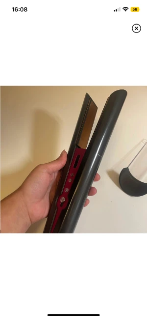 dyson plattång  - jag har använt den kanske 3-4 gånger , den är jätte bra älskar den men pga ekonomin just nu behöver jag sälja den akut köpte för 4.600kr kommer inte ihåg exakt ifrån lyko