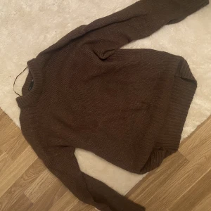 Stickad tröja - Brun stickad tröja som inte kommer till användning! Superfin och skön!
