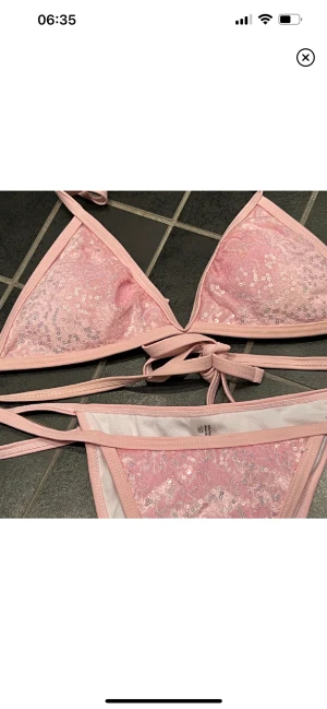 Paljett bikini - En oanvänd bikini i strl S! Sammets tyg med paljetter💕 passar en xs/s!☺️ kommer inte att prova den på. Shein!SLUTSÅLD