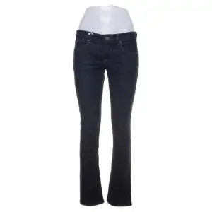 Säljer dessa jättesnygga lågmidjade Replay jeansen!❤️‍🔥