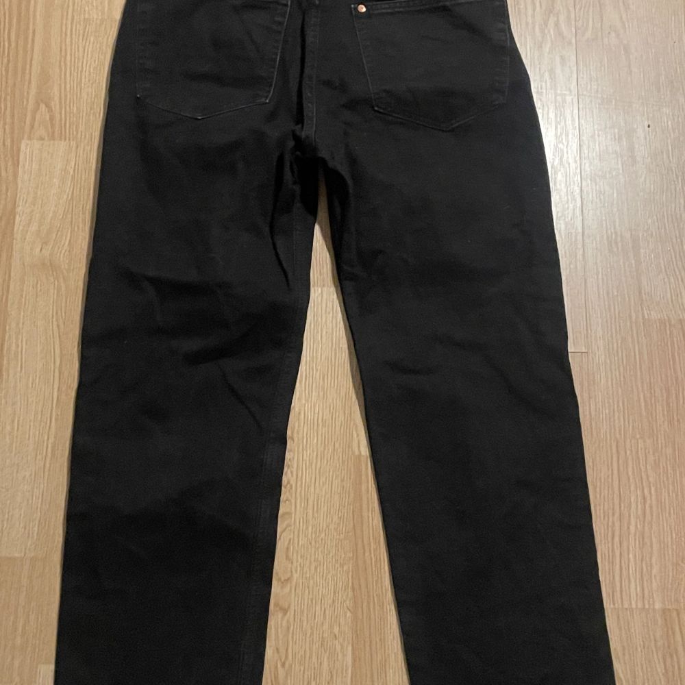 Svart Svarta herr jeans - H&M | Plick Second Hand