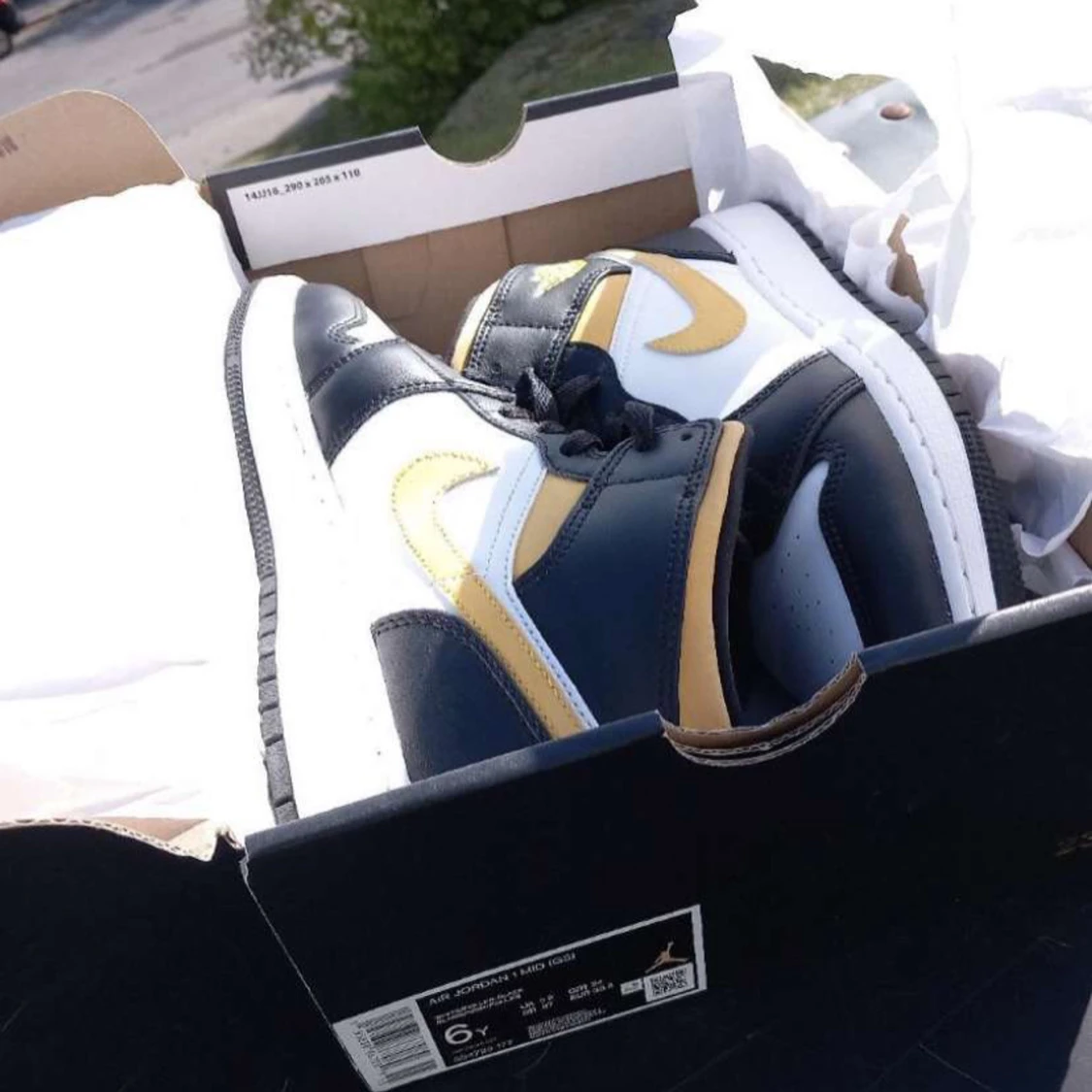 Jordan 1 white pollen