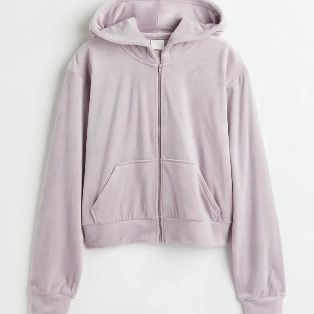 Velour mjukisset i jätte skönt material. storlek XS. Den är från HM och slutsåld.. Hoodies.