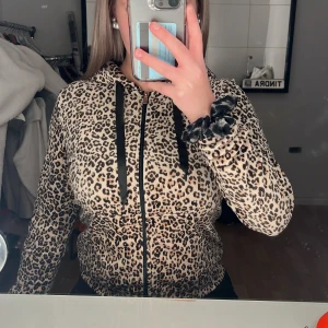 Gina tricot kofta  - Leopard färgad tunn kofta