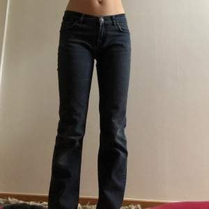 Assnygga jeans köpta här på plick men säljer då de inte var min stil 💖3 för 2 på allt i min profil!!