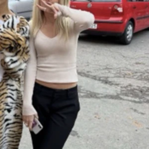 Stickad topp - Använd bara 1 gång, nyskick💕 frakt ingår inte i priset