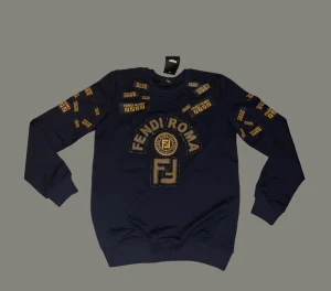 Olika märkes tröjor - Fendi tröja storlek S M och L Valentino tröja storlek M L och XL Alex plein tröja S M och L Mitt pris på tröjorna är 500kr/st