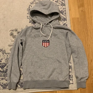 Gant tröja - Jag har haft tröjan i 1 månad och har använt 3 gånger.