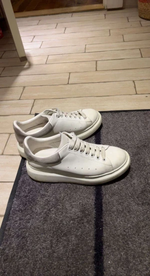 Alexander McQUEEN - Allt ingår, alltså all og. 8/10 Cond 