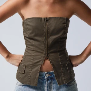 STORLEKSBYTE - Önskar att byta slutsålda Weekday Megan Zip Corset från storlek M till S