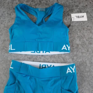 AYBL träningsset - Oanvänt träningsset stl M på byxor och M på topp.