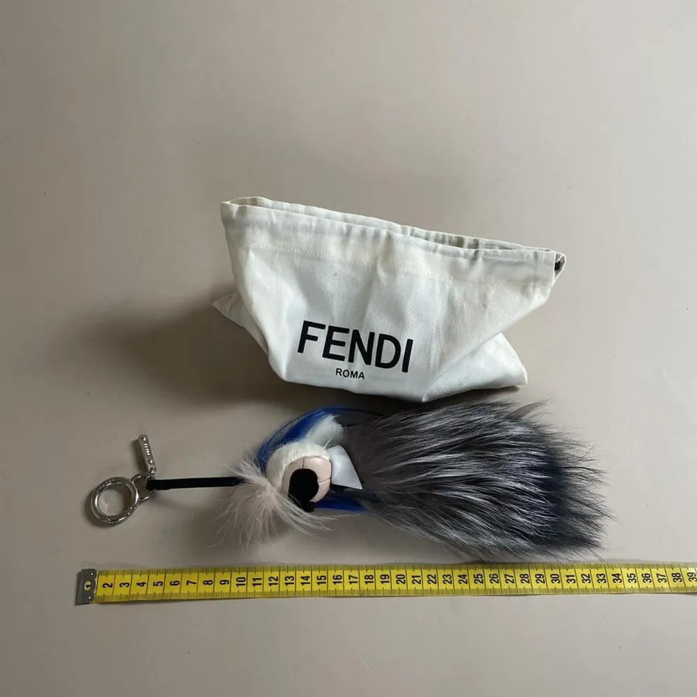 Original Fendi “Karlito” Fur Charm Made with Fox Fur Can be used as a charm or keychain Comes with Original Dustbag. Accessoarer.