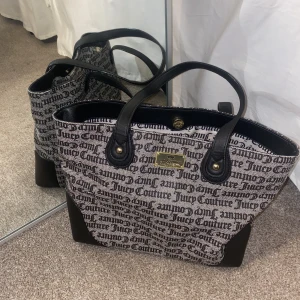 Juicy couture väska - Jätte snygg oandvänd Juicy couture väska❤️ byten går, priset kan diskuteras😊 skriv om du har några frågor