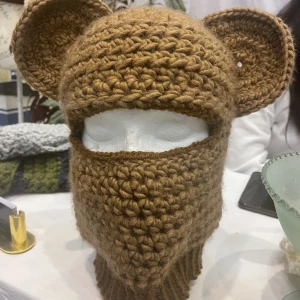 Handgjord balaclava - Säljer denna balaclava med jag virkat :)  Ribbad nedtill! 