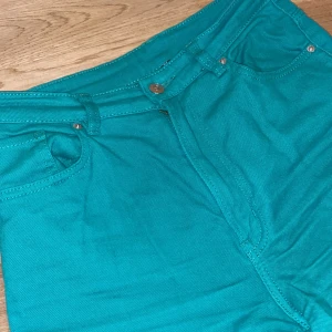 Jeans  - Gröna jeans, andvända kanske 4 gånger. 